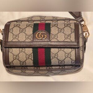 Brand new Gucci GG SUPREME shoulder/crossbody bag